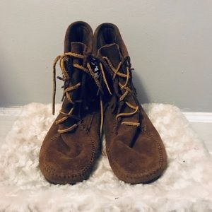 MAKE AN OFFER ✨Minnetonka Double Fringe Boots